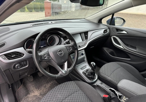 Opel Astra cena 34800 przebieg: 185296, rok produkcji 2017 z Krotoszyn małe 137